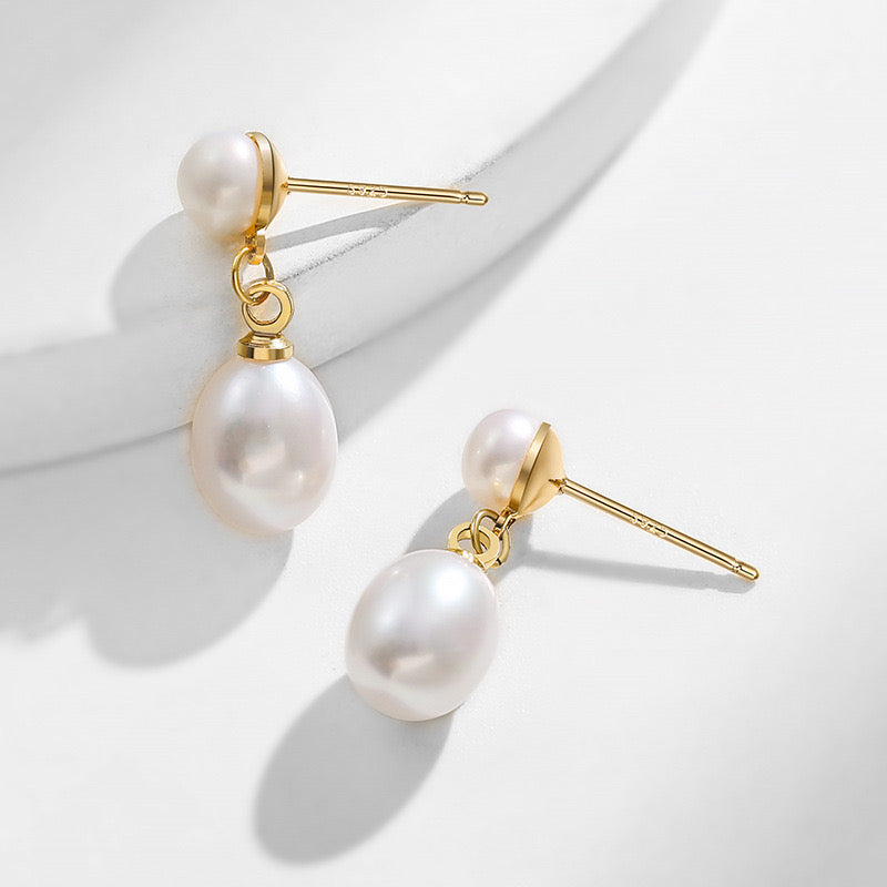 Golden Drop – Freshwater Pearl & Alloy Post Earrings