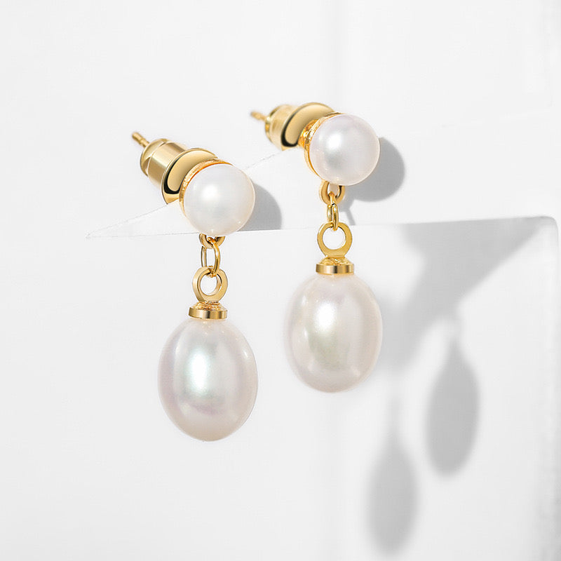 Golden Drop – Freshwater Pearl & Alloy Post Earrings