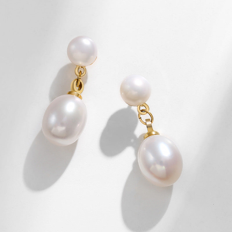 Golden Drop – Freshwater Pearl & Alloy Post Earrings