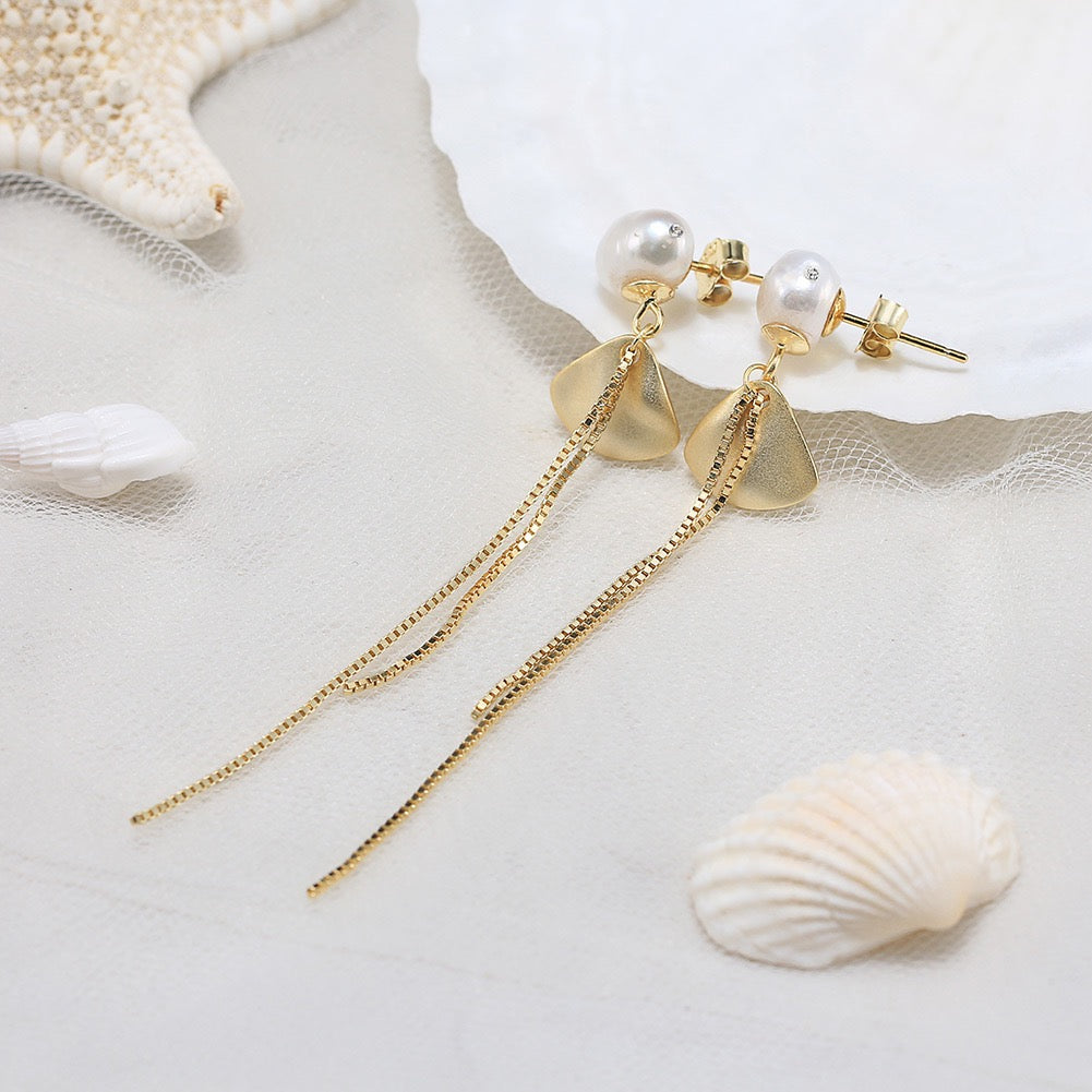 Golden Drift – Freshwater Pearl & Vermeil Chain Drop Earrings