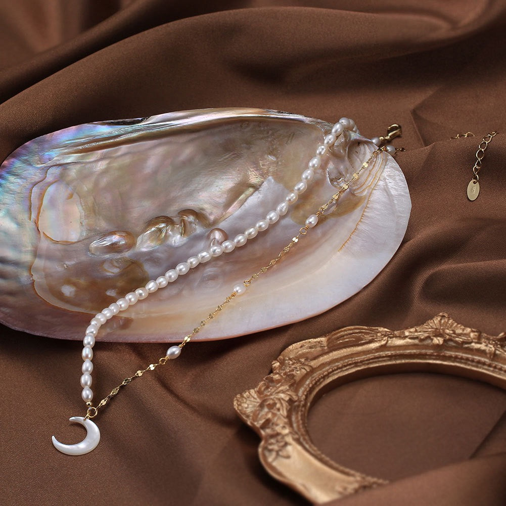 Lunar Curve – Pearl & Crescent Moon Pendant Necklace