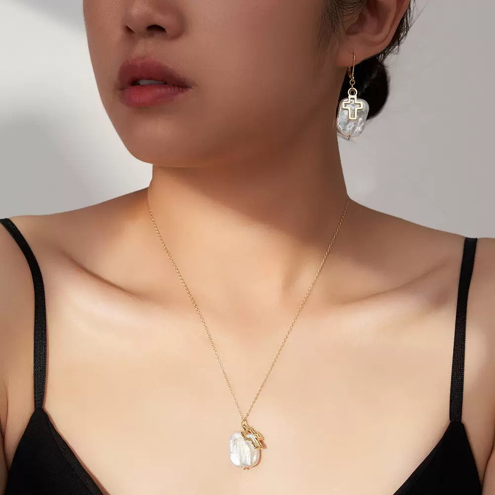 Faith Glow – Baroque Pearl & Cross Pendant Necklace