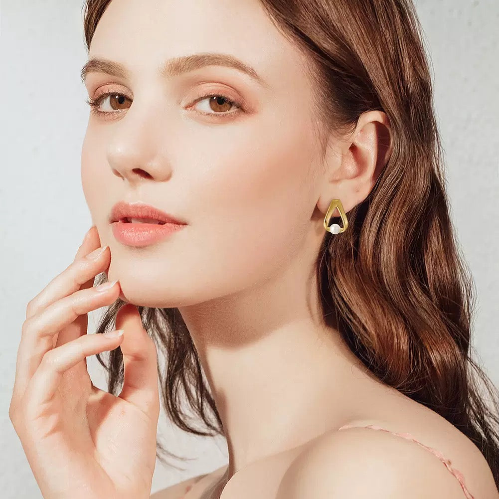 Zen Arc – Geometric Freshwater Pearl & Vermeil Stud Earrings