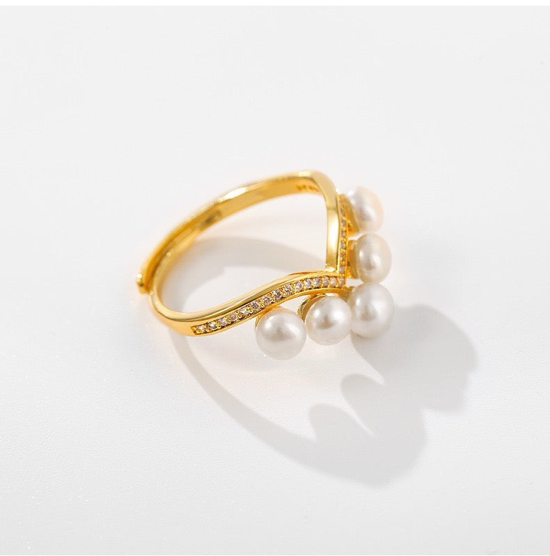 Crown Glow – Freshwater Pearl & Crystal Ring