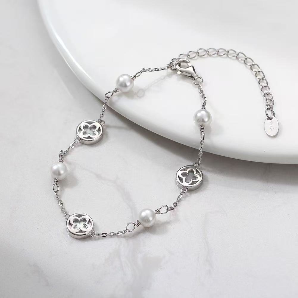 Four-Leaf Clover Mother of Pearl & Freshwater Pearl Bracelet