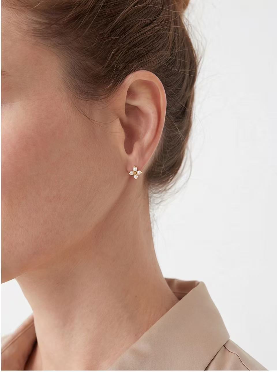 Tiny Pearl Flower Stud Earrings