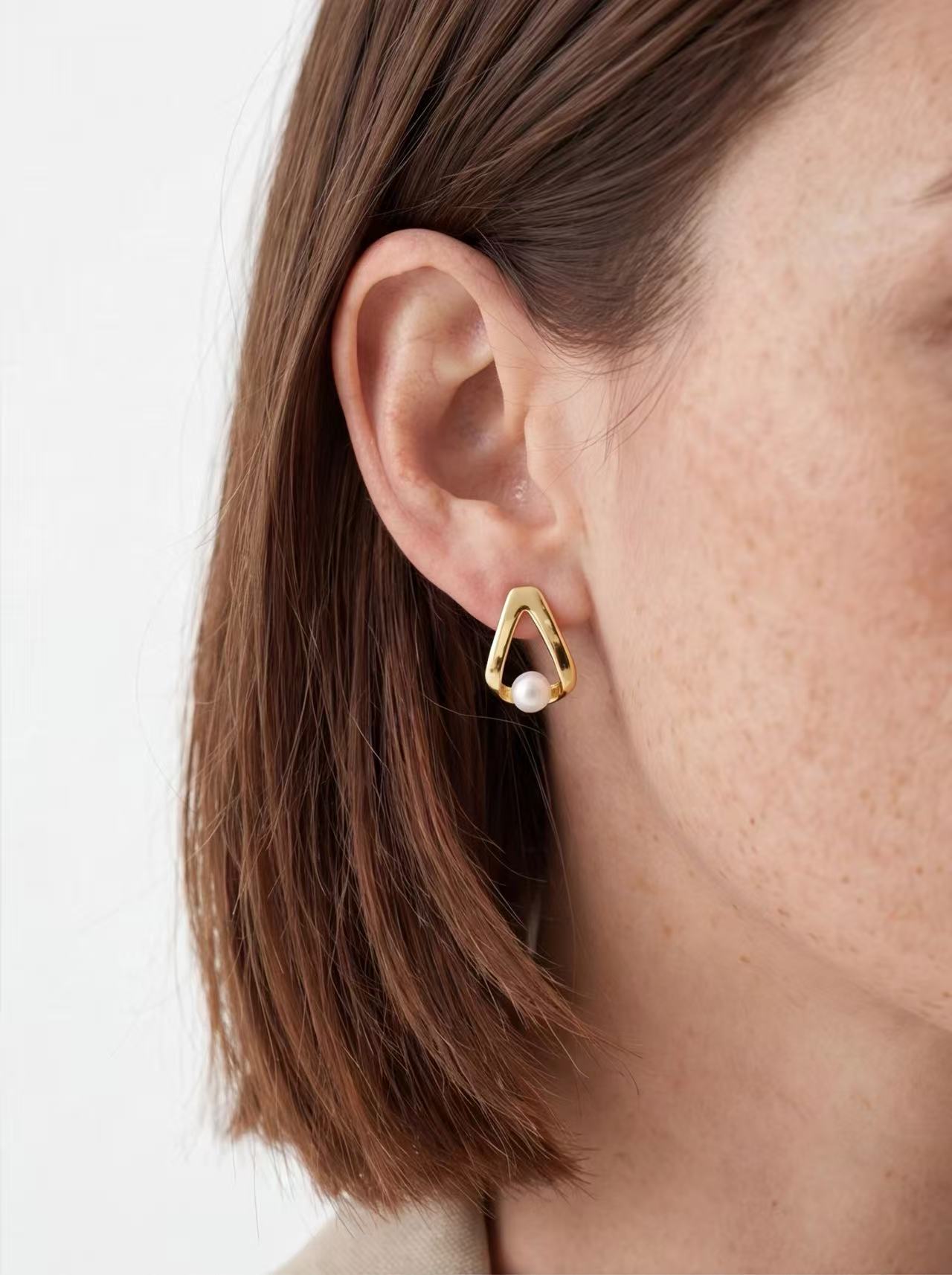 Zen Arc – Geometric Freshwater Pearl & Vermeil Stud Earrings