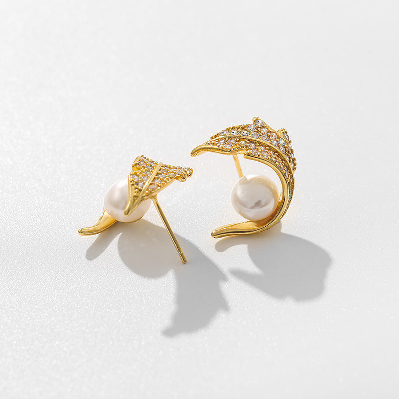 Ethereal Bloom – Curved Leaf Pearl Earrings