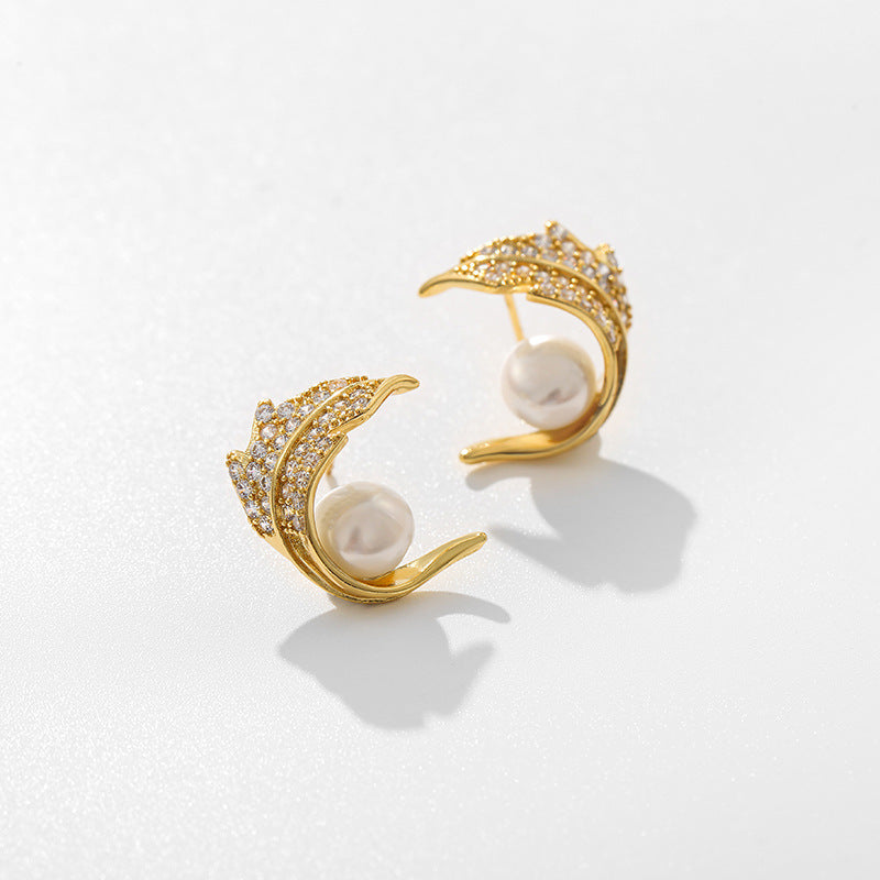 Ethereal Bloom – Curved Leaf Pearl Earrings