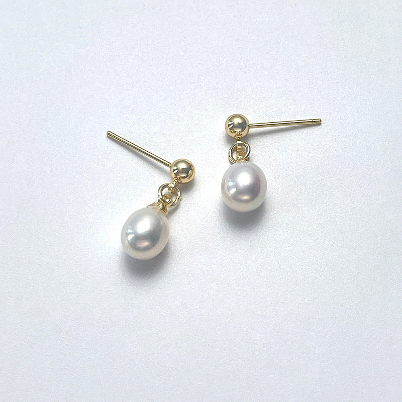 SIMPLE EARRINGS WHITE