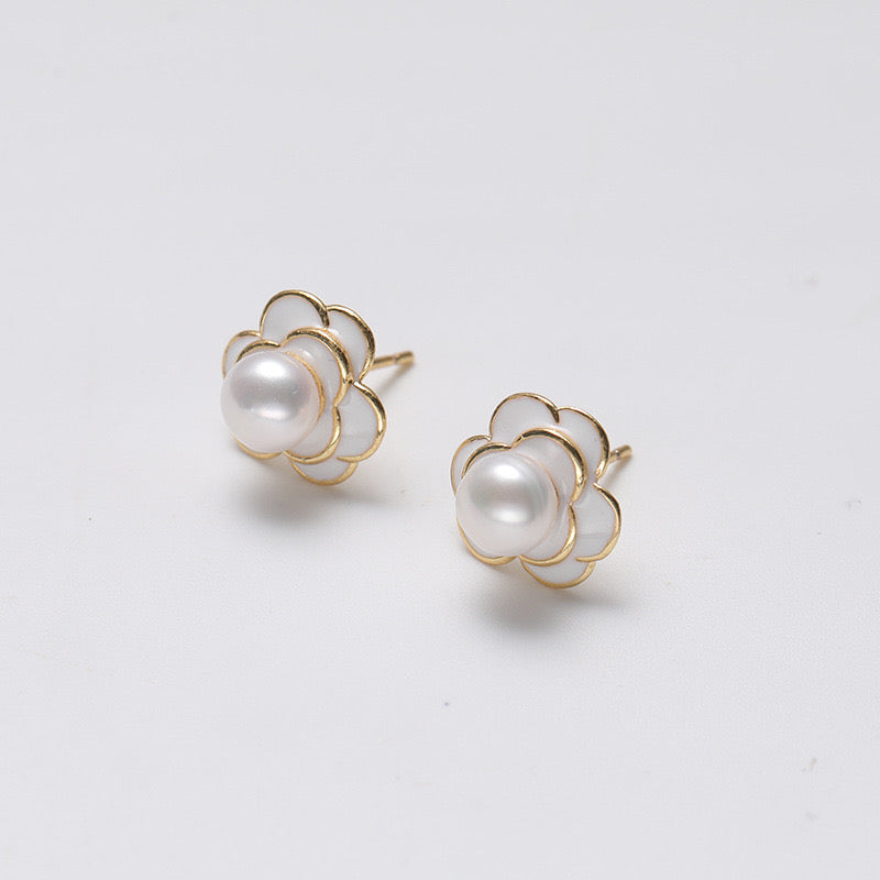 FLOWER-SHAPED STUD EARRINGS PEARL