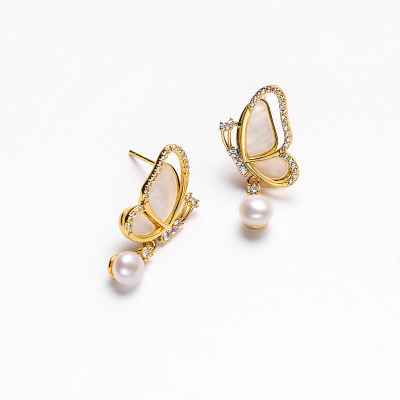 BUTTERFLY-SHAPED EARRINGS PEARL