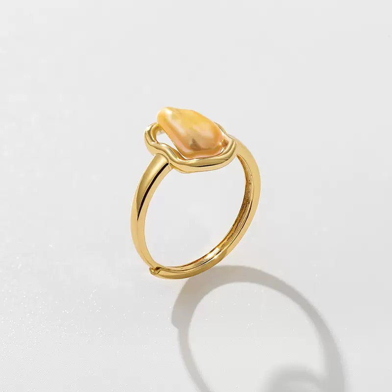 Golden Wave – Baroque Pearl Ring