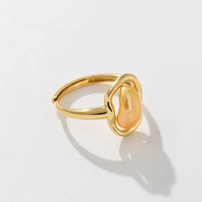 Golden Wave – Baroque Pearl Ring