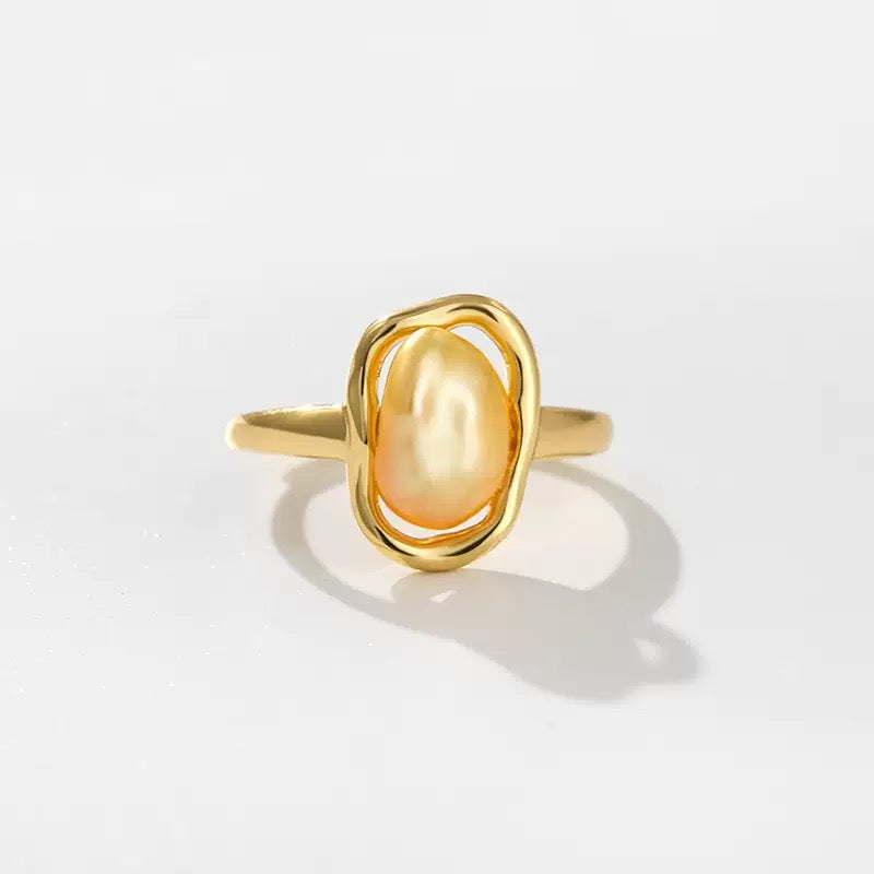 Golden Wave – Baroque Pearl Ring
