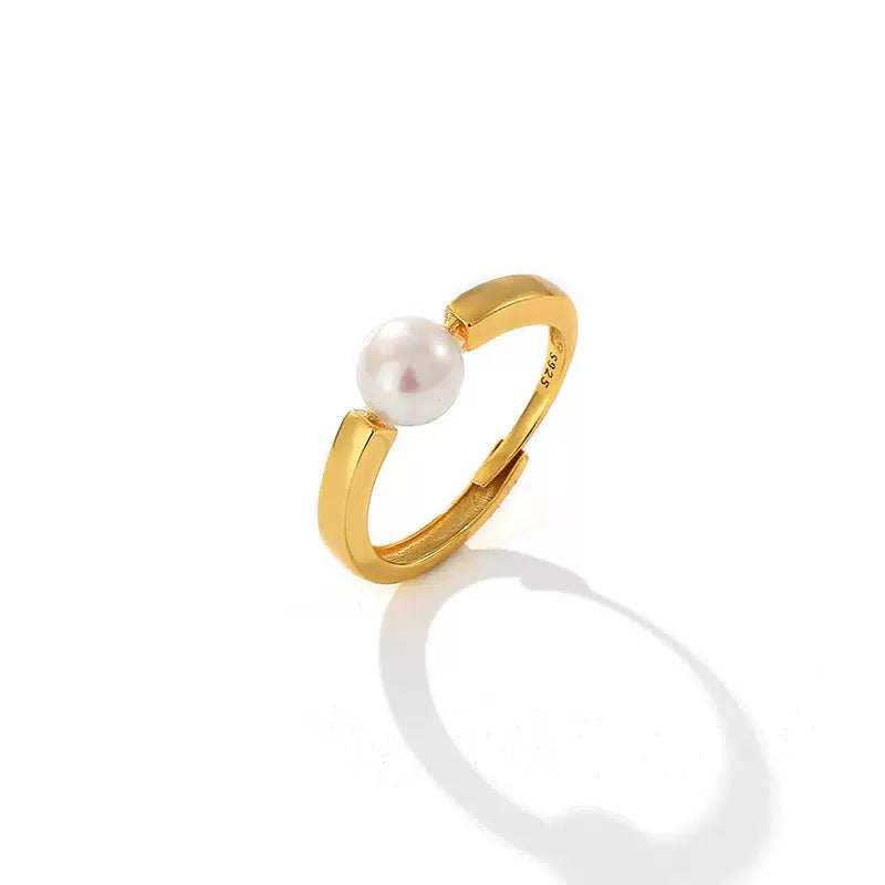 Sleek Harmony – Single Pearl Open Ring