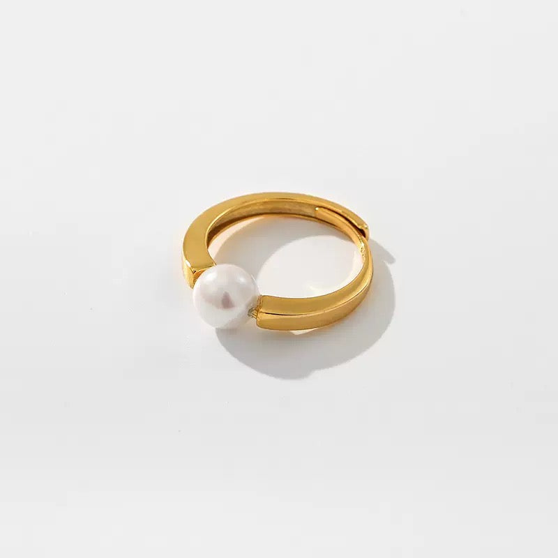 Sleek Harmony – Single Pearl Open Ring