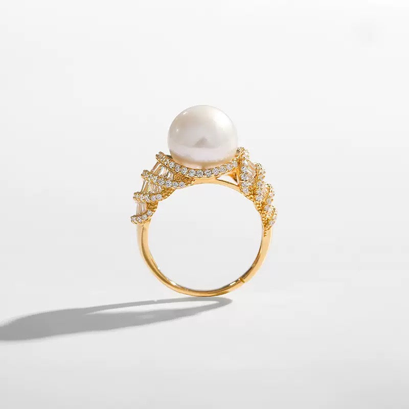 Radiant Elegance – Pearl Solitaire Ring