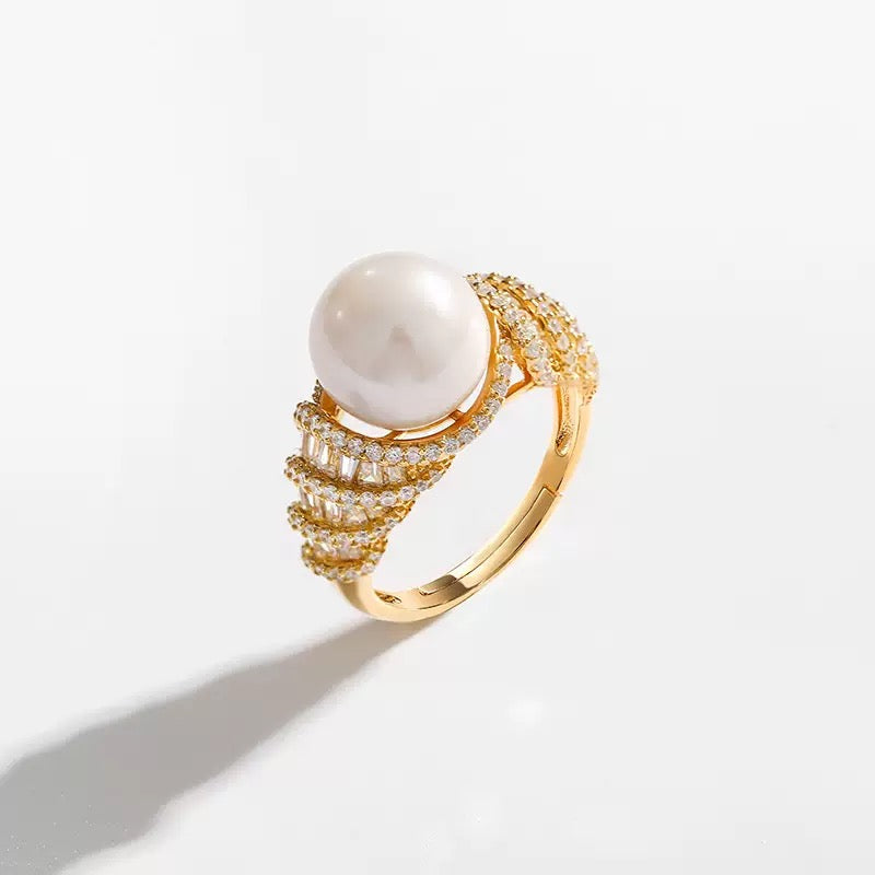 Radiant Elegance – Pearl Solitaire Ring