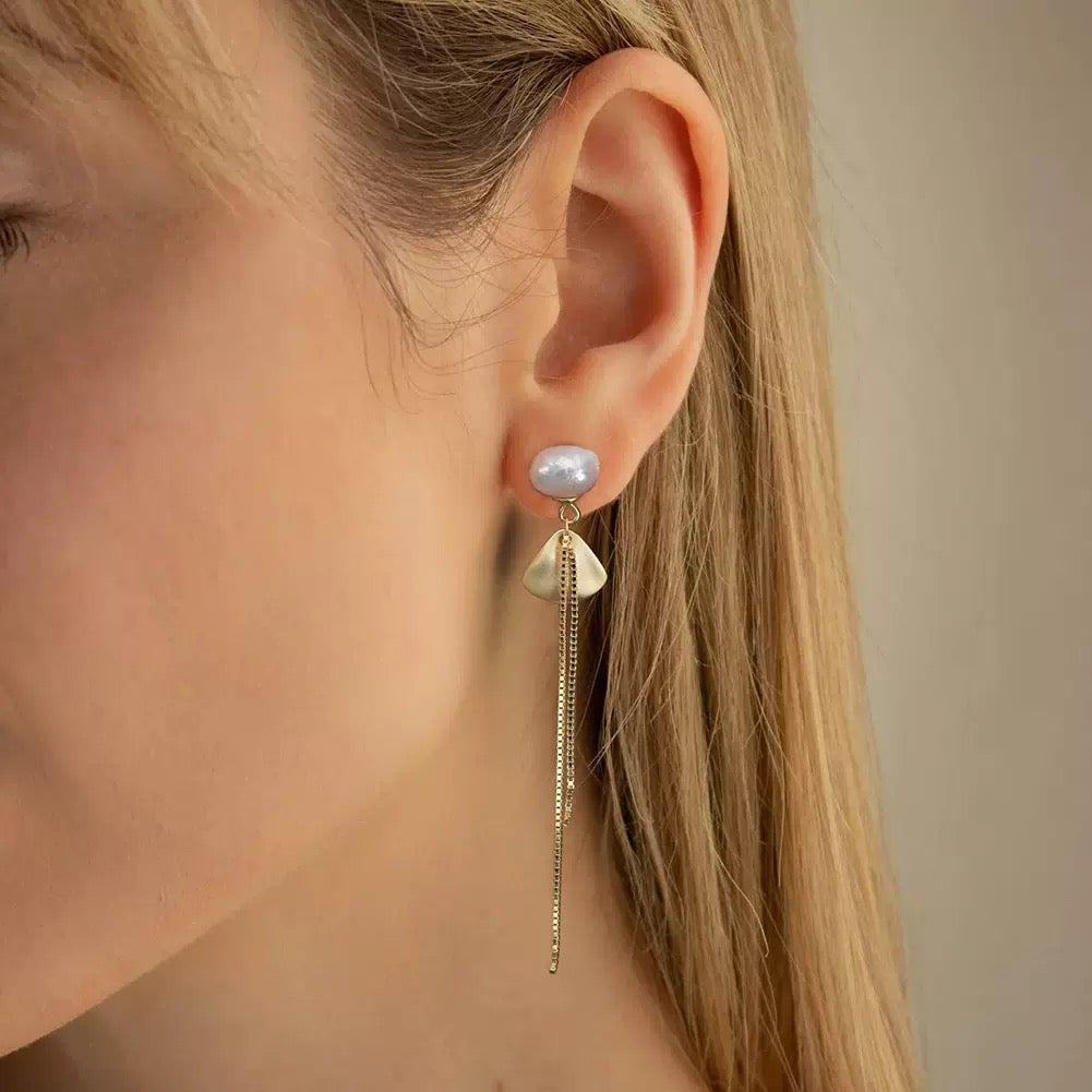 Golden Drift – Freshwater Pearl & Vermeil Chain Drop Earrings