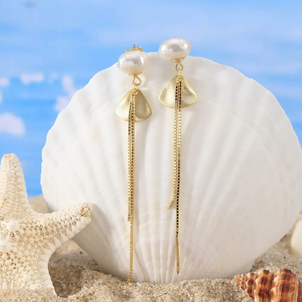 Golden Drift – Freshwater Pearl & Vermeil Chain Drop Earrings