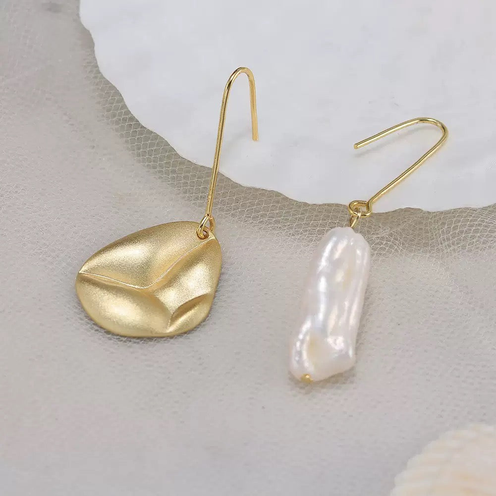 Golden Flow – Freshwater Pearl & Vermeil Silver Earrings