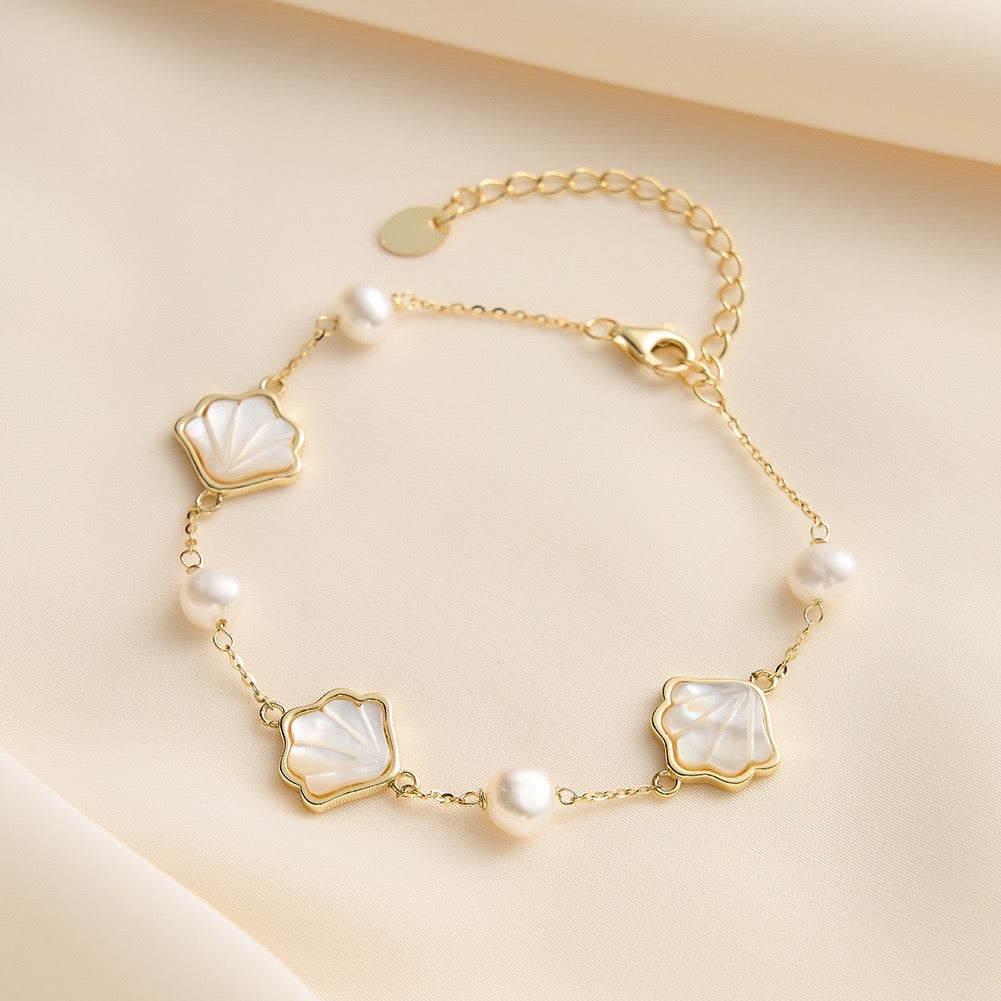 Ocean Harmony – Shell & Pearl Bracelet