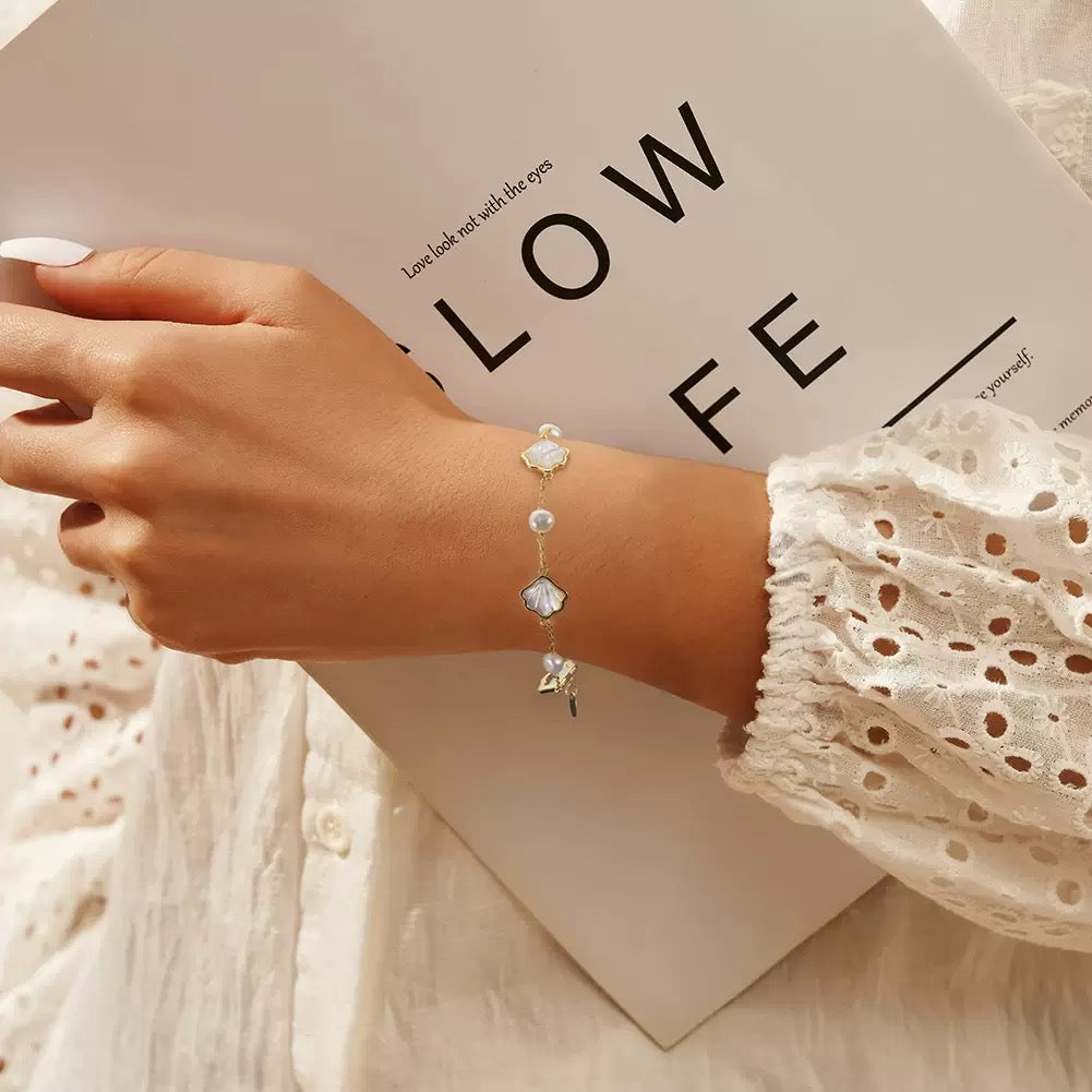Ocean Harmony – Shell & Pearl Bracelet