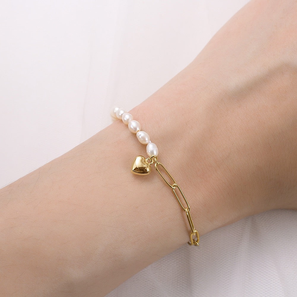 Heartbound – Freshwater Pearl & Gold Link Bracelet with Charm