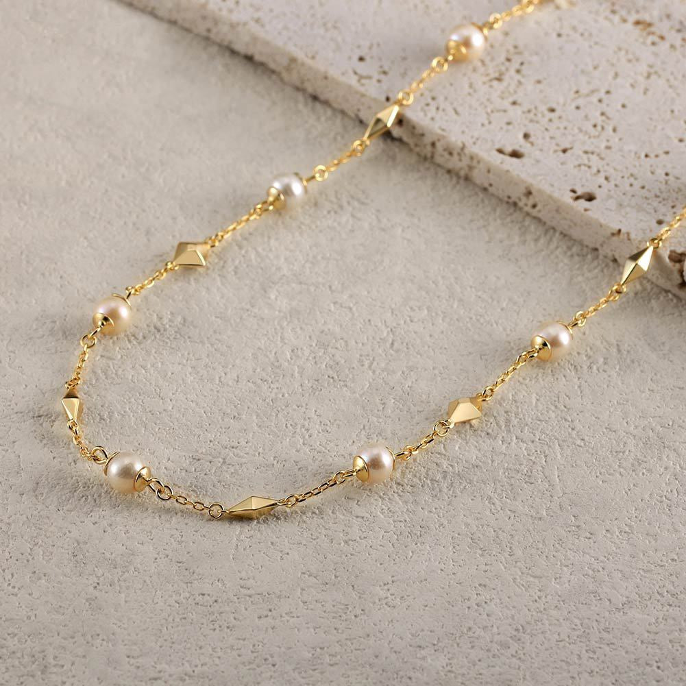 Stellar Gleam – Freshwater Pearl & Gold Link Necklace