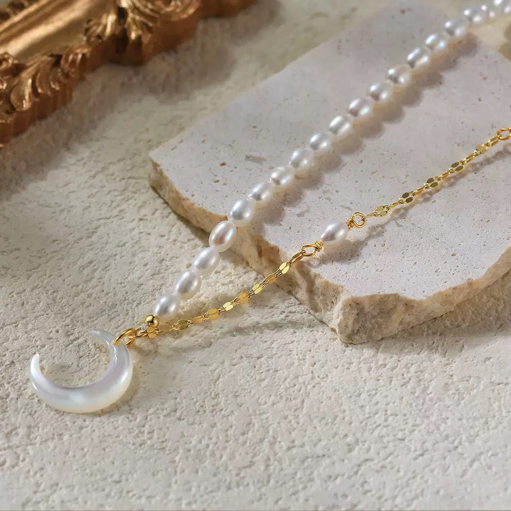 Lunar Curve – Pearl & Crescent Moon Pendant Necklace