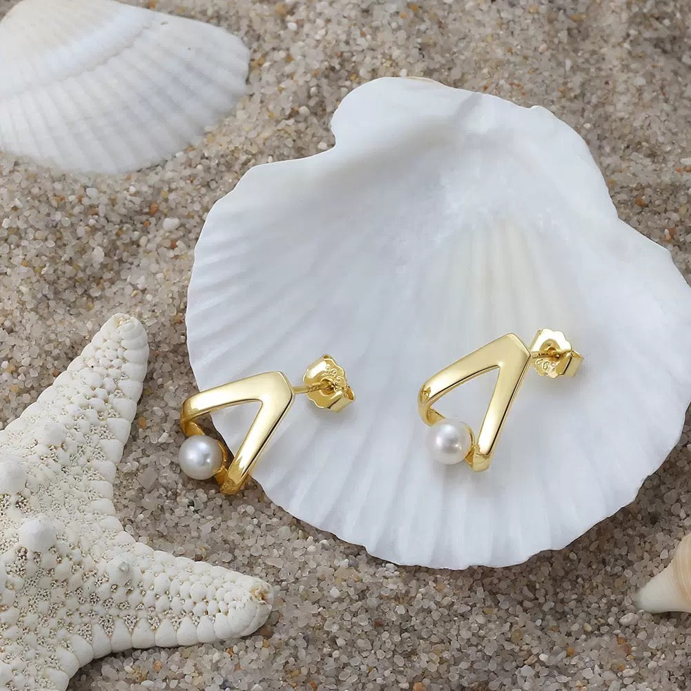 Zen Arc – Geometric Freshwater Pearl & Vermeil Stud Earrings