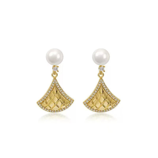 Lustrous Elegance – Freshwater Pearl & Gold-Plated Geometric Drop Earrings