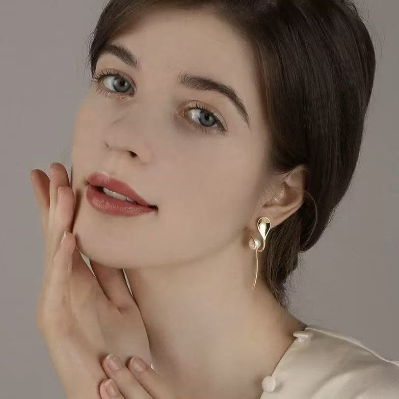 Quirky Cutlery – Freshwater Pearl & Fork-Spoon Earrings