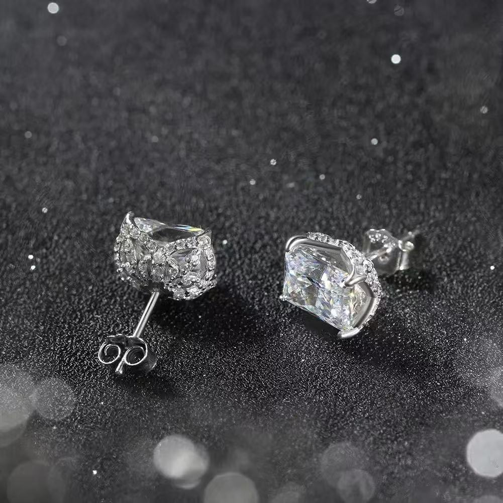 Eternal Radiance – Sterling Silver & 8A Cubic Zirconia Halo Stud Earrings