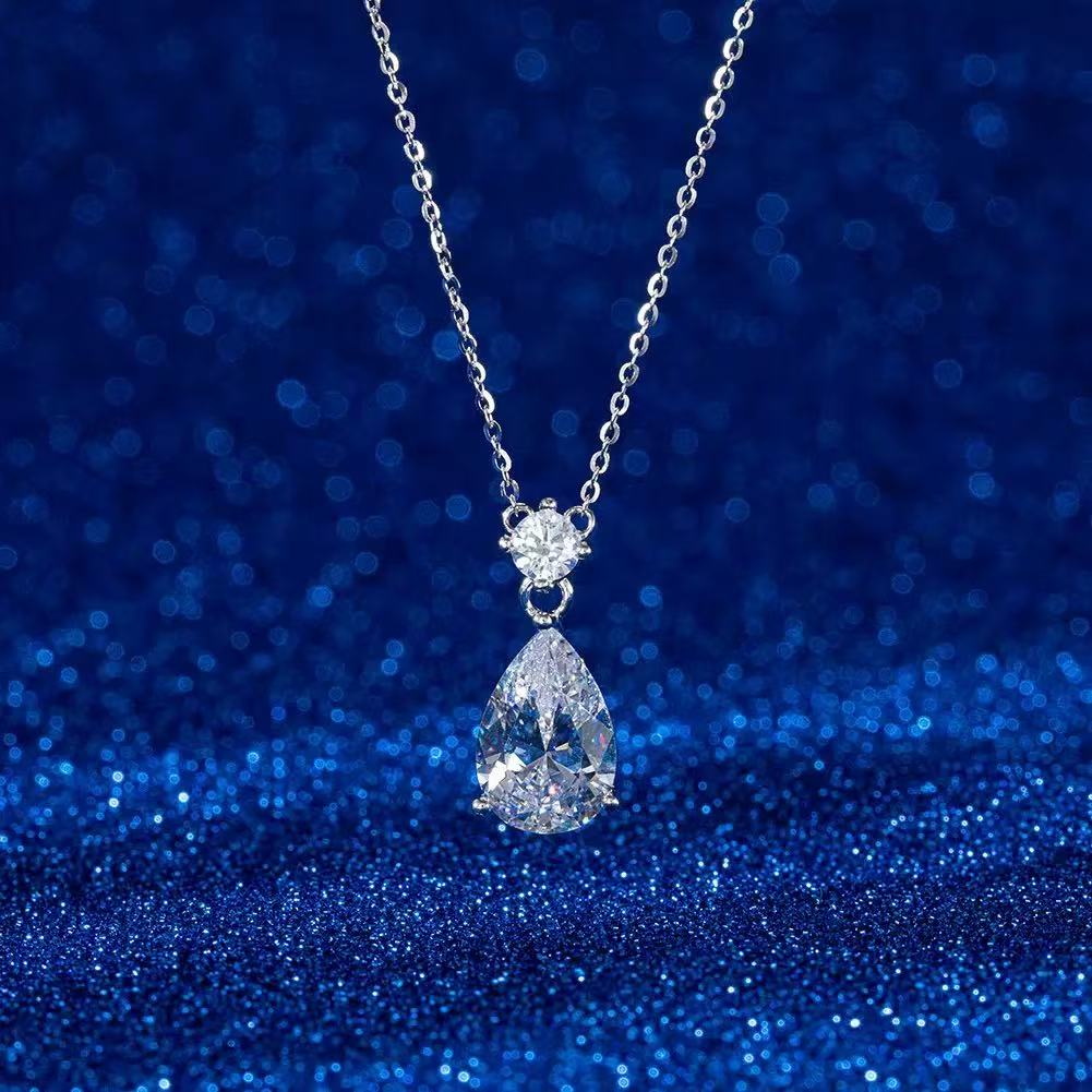 Brilliant Elegance – Sterling Silver & Teardrop Cubic Zirconia Pendant Necklace