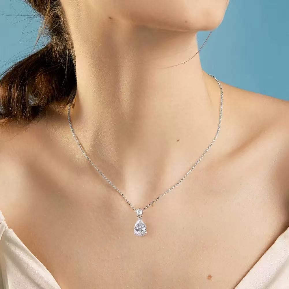 Brilliant Elegance – Sterling Silver & Teardrop Cubic Zirconia Pendant Necklace