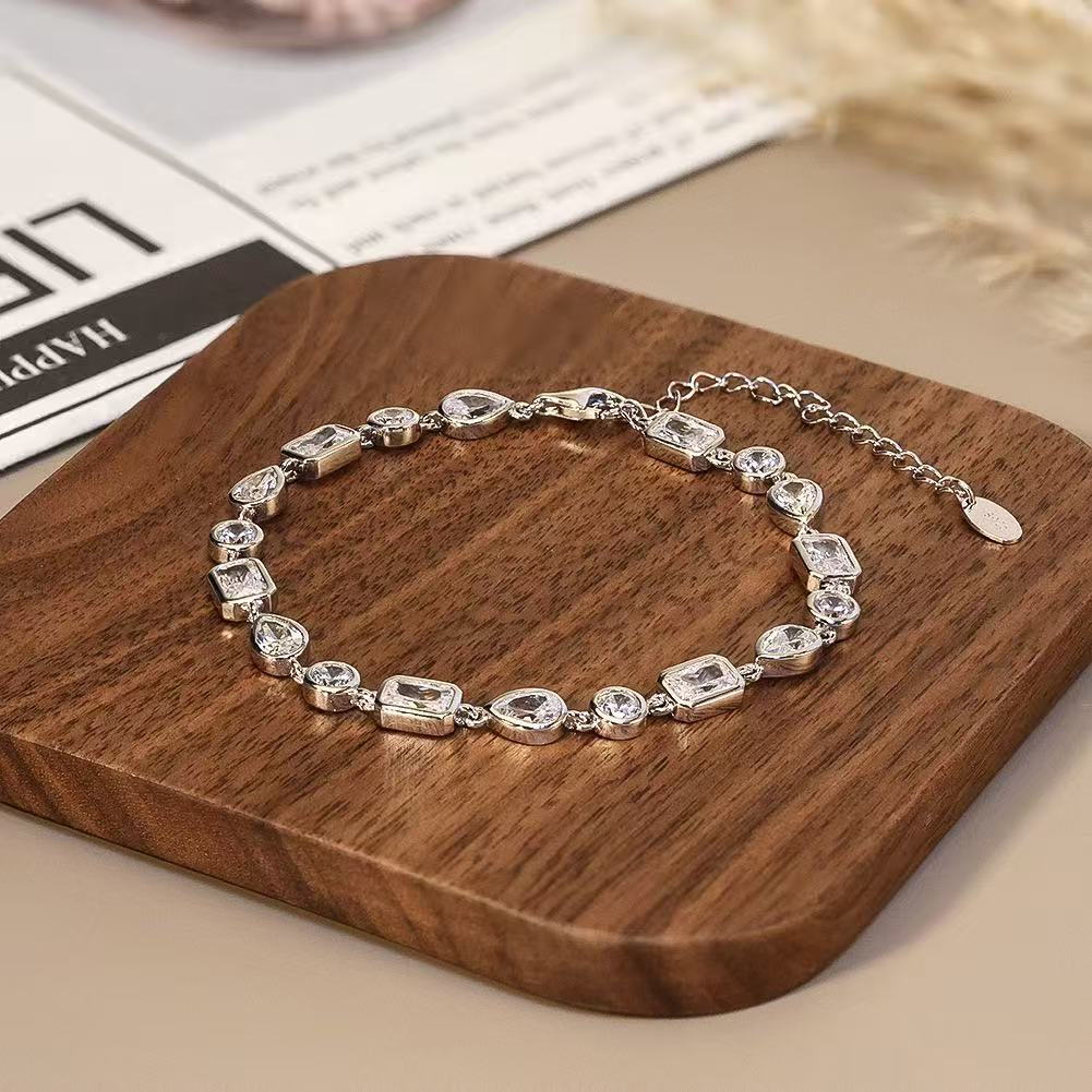 Radiant Harmony – Gold Vermeil & Zirconia Link Bracelet