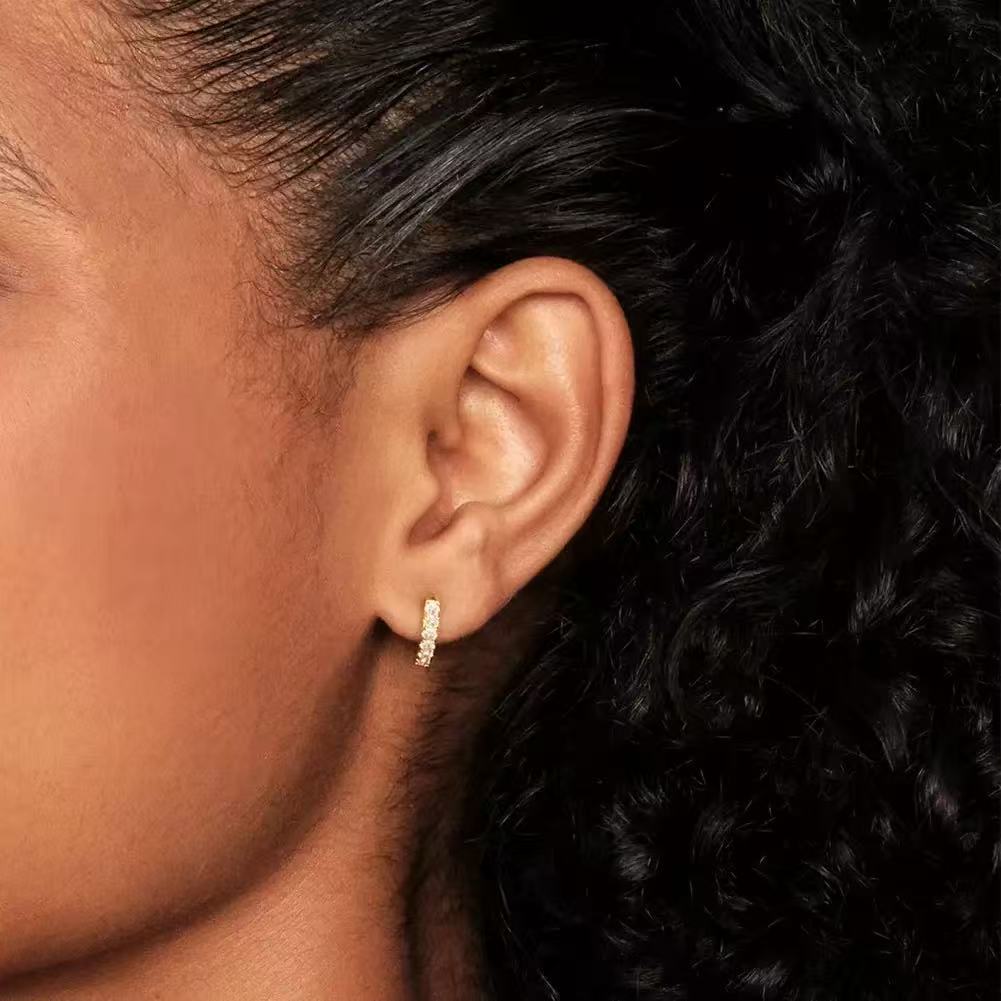 Elegant Glow – Gold Vermeil & Zircon Pavé Hoop Earrings