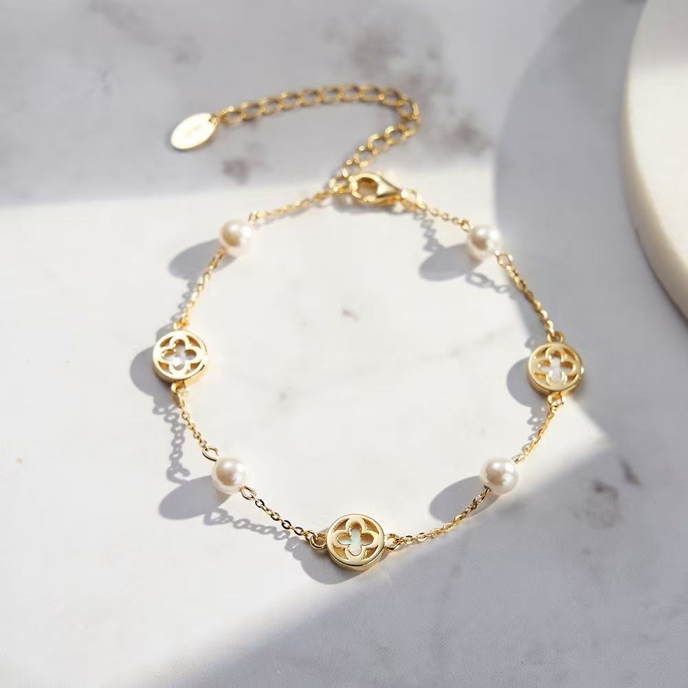 Four-Leaf Clover Mother of Pearl & Freshwater Pearl Bracelet