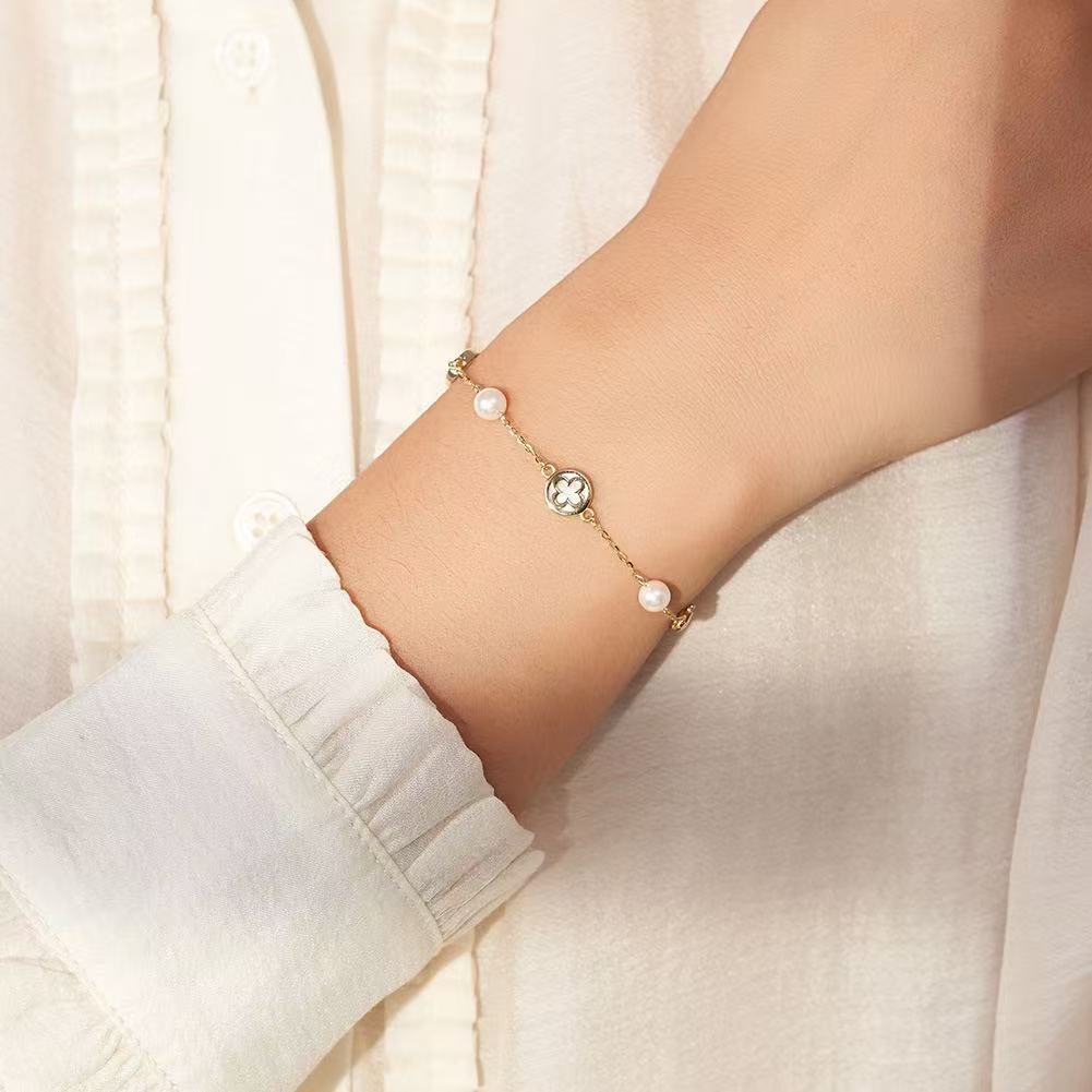 Four-Leaf Clover Mother of Pearl & Freshwater Pearl Bracelet