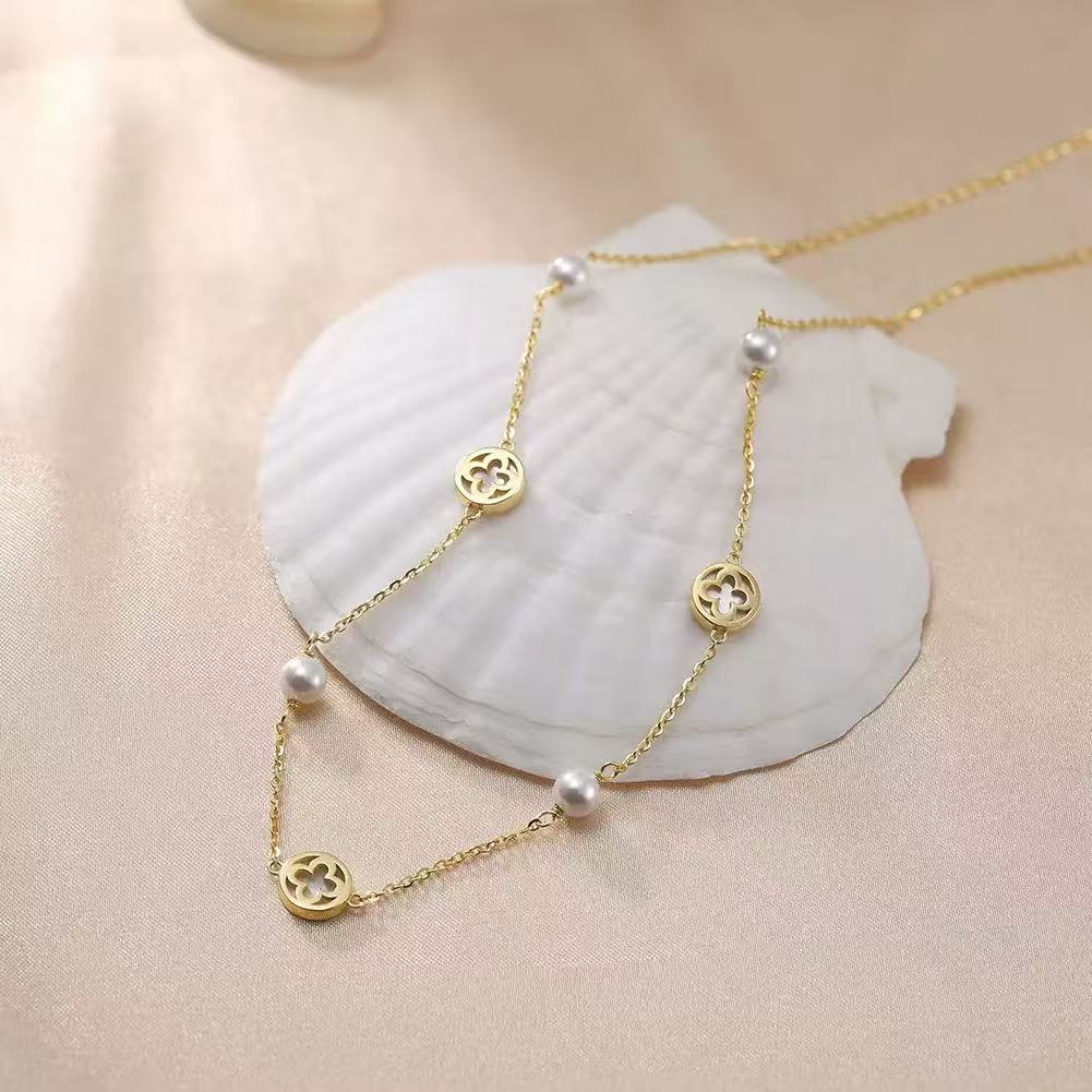 Four-Leaf Clover Mother of Pearl & Freshwater Pearl Necklace