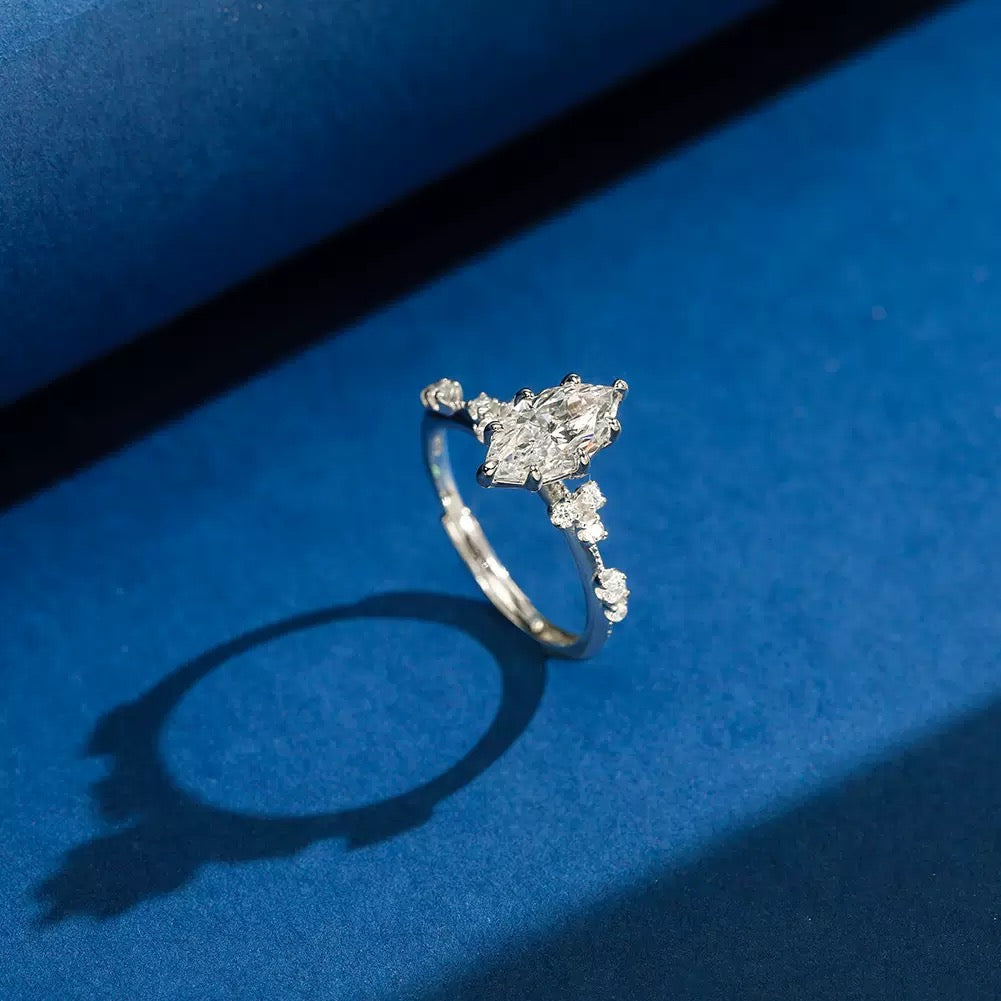 Marquise Sparkle Ring – Gold Vermeil & Brilliant-Cut Gemstones