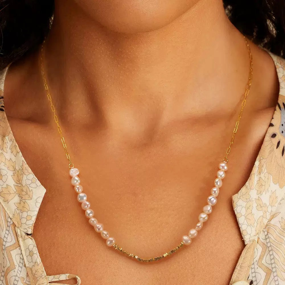 Radiant Grace – Freshwater Pearl Necklace with Gold Accents