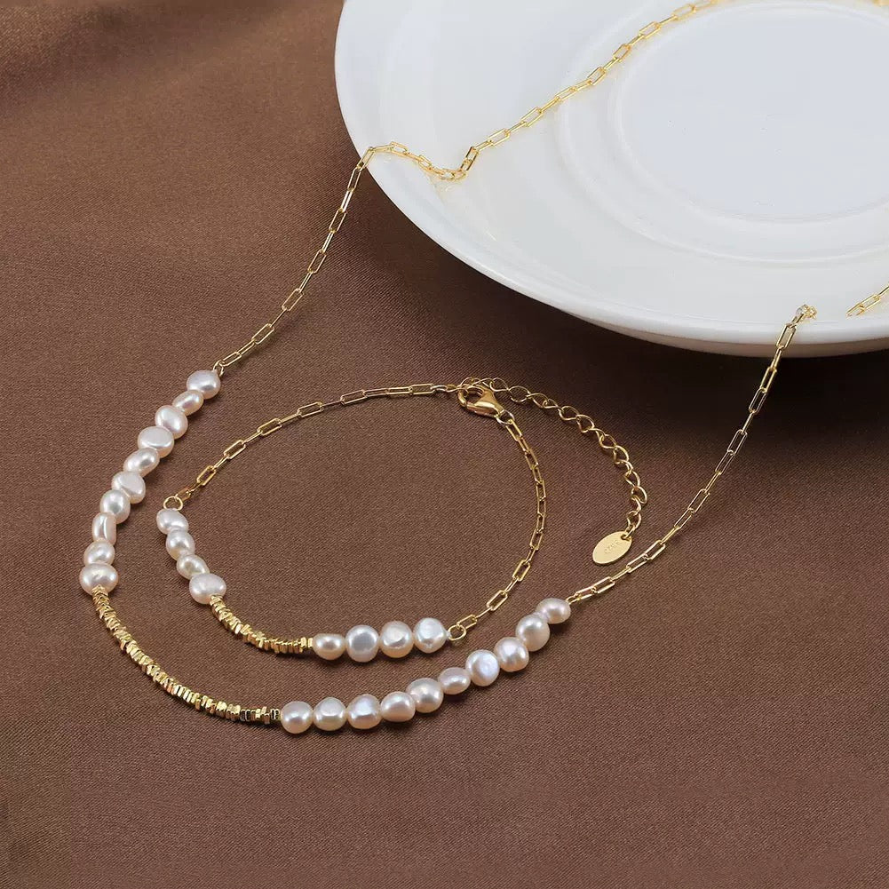 Radiant Grace – Freshwater Pearl Necklace with Gold Accents