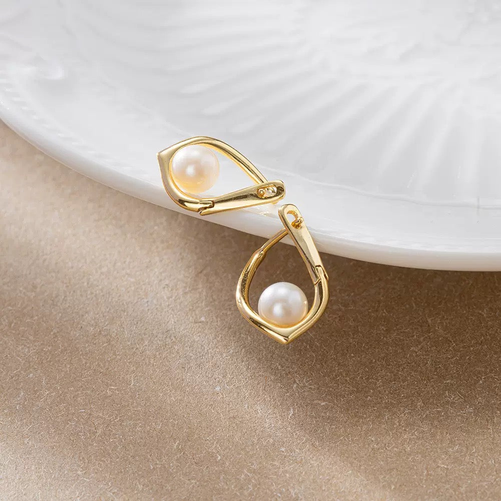 Aurora Drop – Geometric Freshwater Pearl & Vermeil Earrings