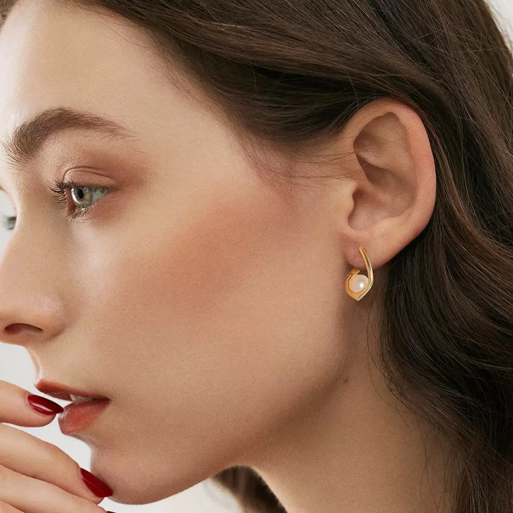 Aurora Drop – Geometric Freshwater Pearl & Vermeil Earrings