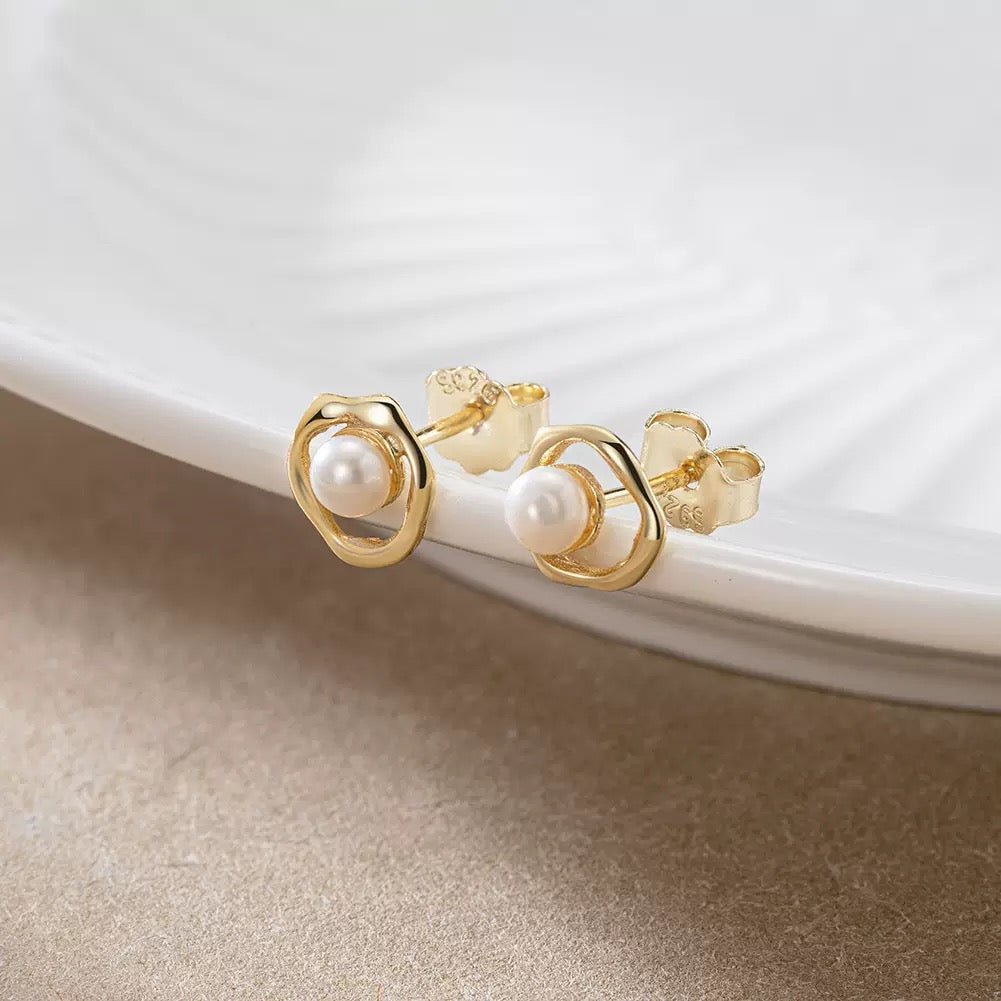 Aura Pearl – Freshwater Pearl & Vermeil Stud Earrings