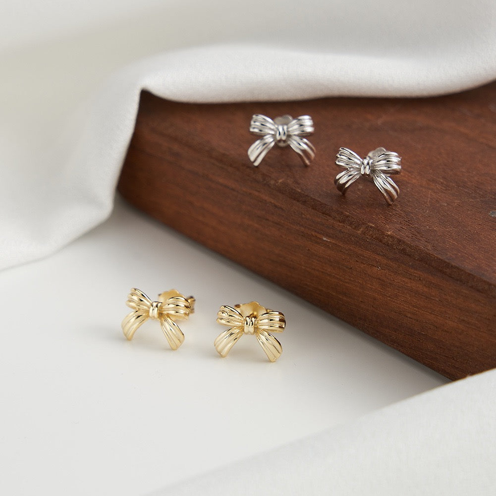 Luna Bow – Gold Vermeil Ribbon Stud Earrings