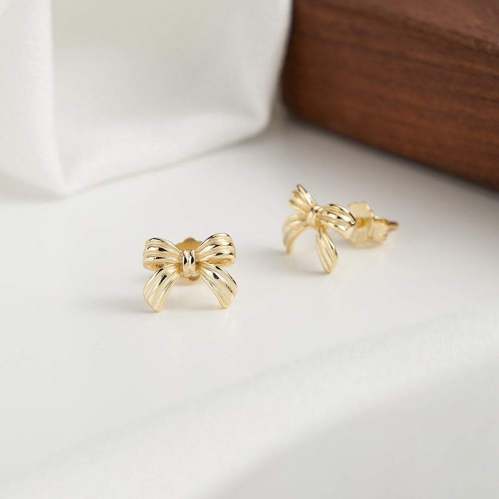Luna Bow – Gold Vermeil Ribbon Stud Earrings